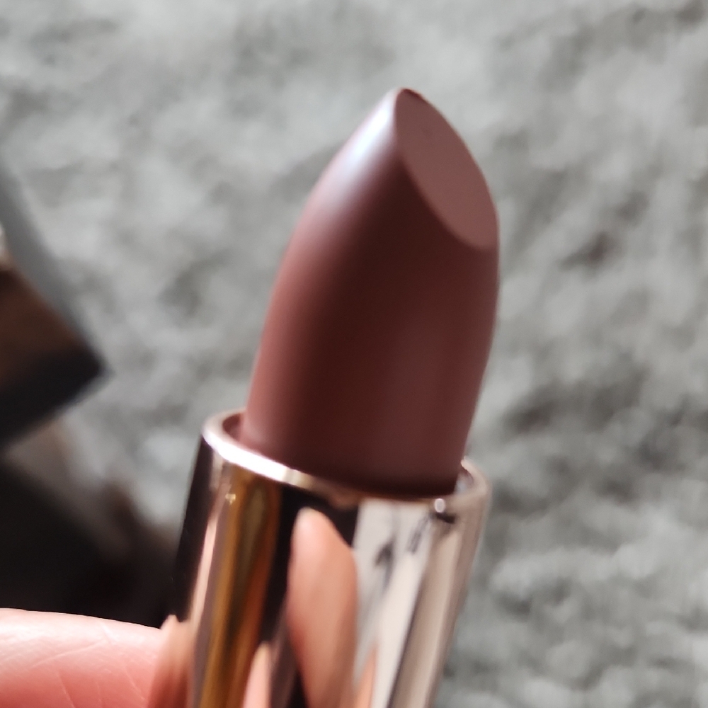 Brown Matte Lipstick with Velvety Finish